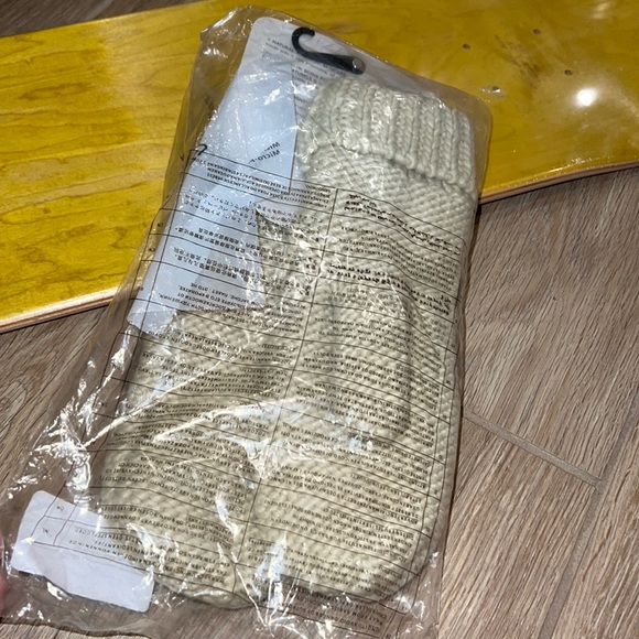 ⛸ ROXY- winter bundle set- Winterens Knitted Mittens, crew socks and head warmer - Picture 4 of 11